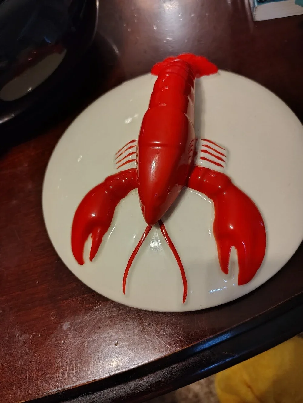 Shawnee Kenwood Lobster Ware Covered Casserole Dush